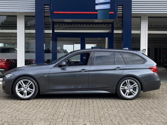 BMW 3-SERIE Touring 320i Edition M Sport Shadow Executive / Automaat / NL-Auto / Dealer-Onderhouden / M-Line / Sportstuur & Sportonderstel / Vol-Leder / Stoelverwarming / Elektr.-Wegklapbare Trekhaak / Cruise-Control / Climate-Control / Elektr.-Achterklep / Armsteun 