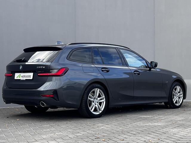 BMW 3-SERIE Touring 330e Business Edition Plus / Dealer onderhouden / Trekhaak elektrisch uitklapbaar 1.500 kg / Navigatie / Apple Carplay Android / Stuur- en stoelverwarming / Elektrische klep /