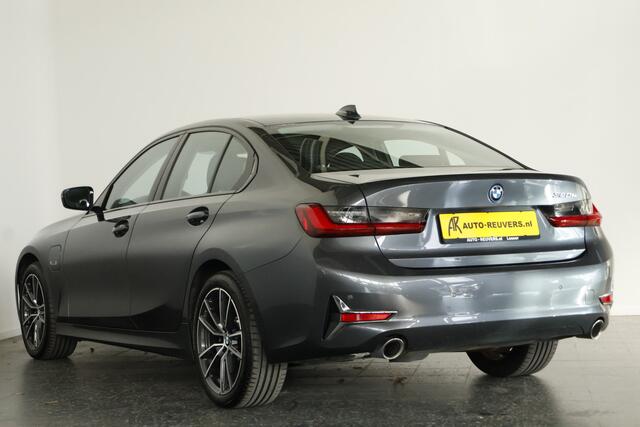 BMW 3-SERIE 320e High Executive / LED / Navi / CarPlay / Leder / DAB