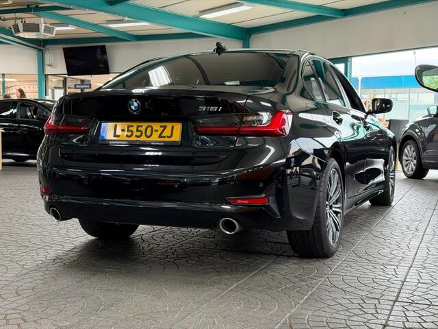 BMW 3-SERIE 318i Sedan Business Edition Automaat - Digitaal Cockpit, Carplay