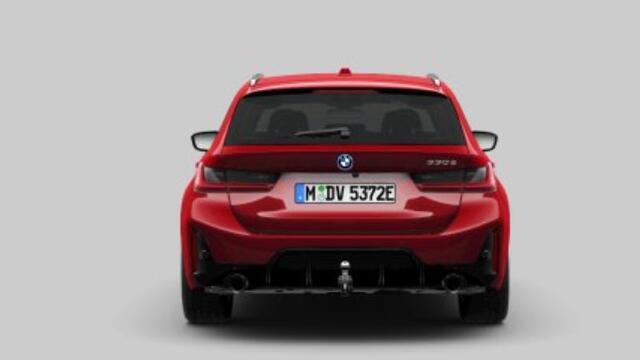 BMW 3-SERIE Touring 330e M Sport Pro - Trekhaak - Panoramadak - Elektrisch verstelbare/verwarmde stoelen - Driving Assistant Professional - Harman Kardon - Getinte Ruiten - Comfort Access - Stuurwielrand verwarmd -