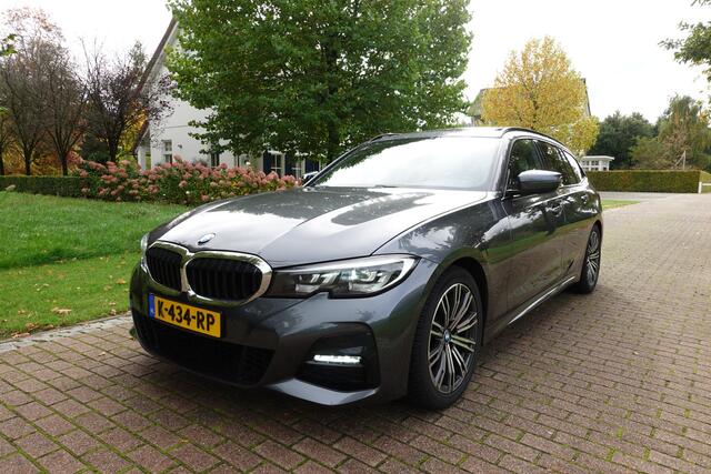 BMW 3-SERIE Touring 320i High Executive M-SPORT | Pano | LED | CarPlay | Stoelverw. | Elektr. klep | Camera |