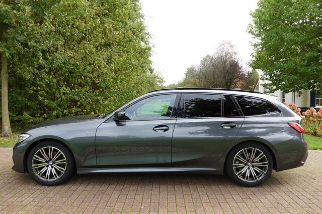 BMW 3-SERIE Touring 320i High Executive M-SPORT | Pano | LED | CarPlay | Stoelverw. | Elektr. klep | Camera |