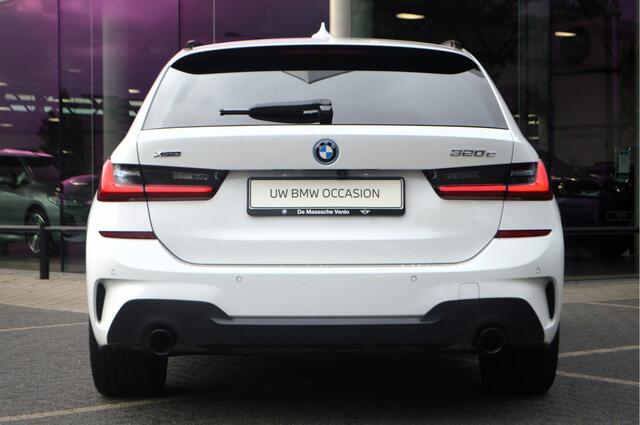 BMW 3-SERIE Touring 320e xDrive High Executive M Sport Automaat / Laserlight / Head-Up display / Comfort Acces / ACC / 18"LM-velgen