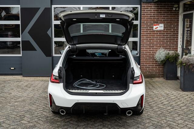 BMW 3-SERIE 330 330e xDrive M Sport LCI | Facelift | Shadow | Trekhaak | Widescreen | Hifi | Camera | 18' inch |