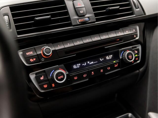 BMW 3-SERIE Touring 318i M Sport Shadow Line Automaat (DRAADLOOS APPLE CARPLAY, M PAKKET, DEALER ONDERHOUDEN, GROOT NAVI, LEDER, VIRTUAL COCKPIT, GETINT GLAS, ELEK ACHTERKLEP, CRUISE, NIEUWE APK, NIEUWSTAAT)