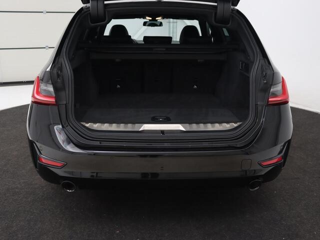 BMW 3-SERIE Touring 330e Business Edition Plus | Leder Bekleding | Carplay | Cruise Control | Navigatie | Laser LED koplampen | Stoelverwarming | LMV 18 |