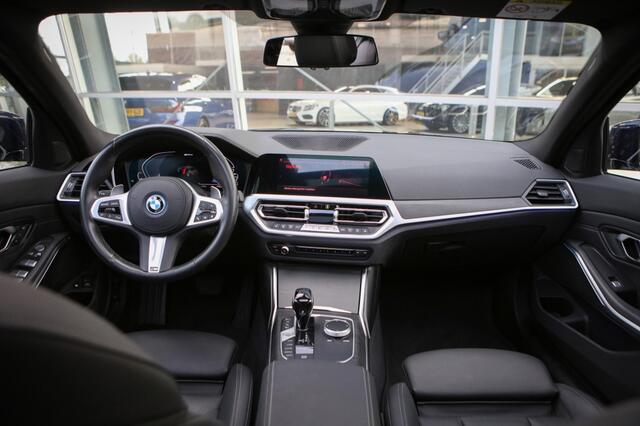 BMW 3-SERIE 320e | Laser | Schuif/Kantel | Apple Carplay | 360 Camera |
