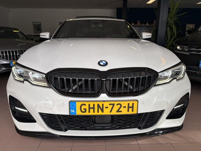 BMW 3-SERIE 330i/ head-up /keyless entry/M-Sport