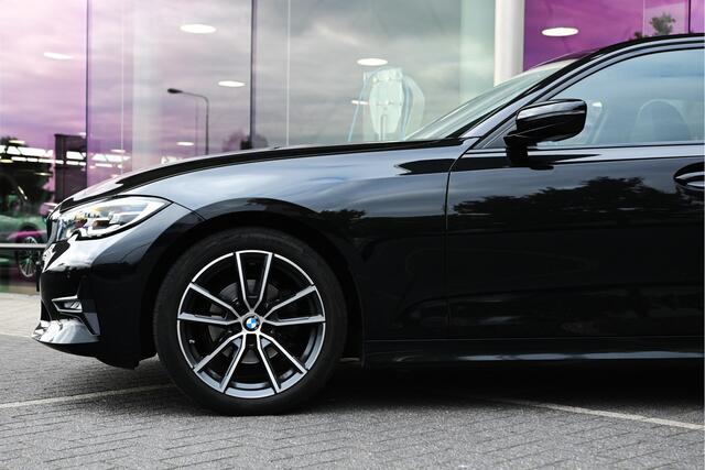 BMW 3-SERIE 318i Executive Sport Line Automaat / Sportstoelen / LED / Live Cockpit Professional / Stoelverwarming / Cruise Control