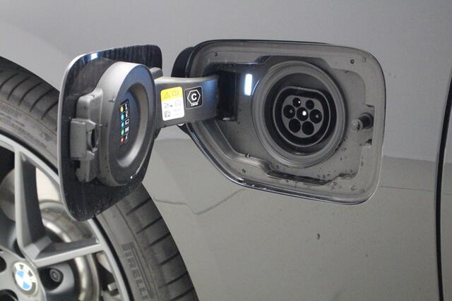 BMW 3-SERIE 320e M-Sport | 19" M-Performance | Leder | Camera