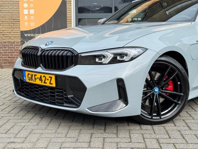 BMW 3-SERIE 320e M-SPORT PERFORMANCE PANO/ALCANTARA/WIDESCREEN/LED/NL-AUTO