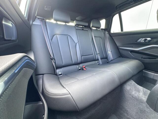 BMW 3-SERIE Touring 330e M-Sport / Apple Carplay / Panoramadak / Driving Assistant