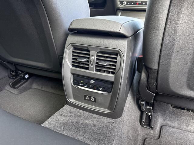 BMW 3-SERIE Touring 330e M-Sport / Apple Carplay / Panoramadak / Driving Assistant