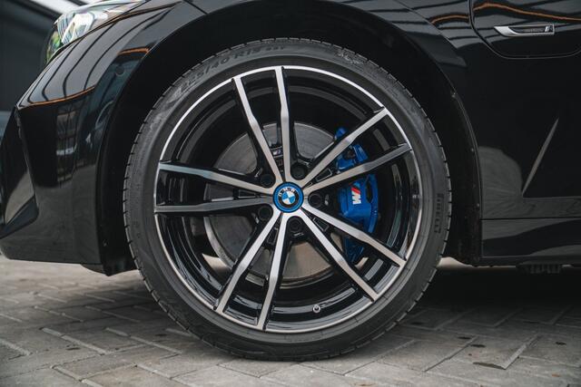 BMW 3-SERIE 330e M SPORT, curved display, comfort package