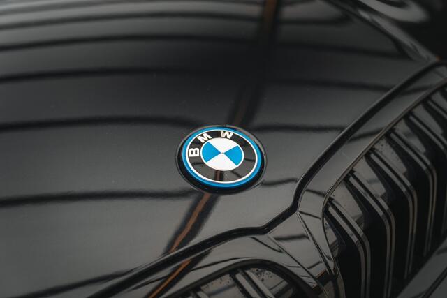 BMW 3-SERIE 330e M SPORT, curved display, comfort package