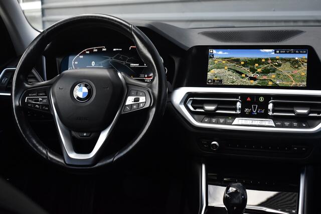 BMW 3-SERIE 330e High Executive Shadow Line | ACC | 19'' M Wielen | Stuur + Stoelverwarming | CarPlay | Live Cockpit Pro |