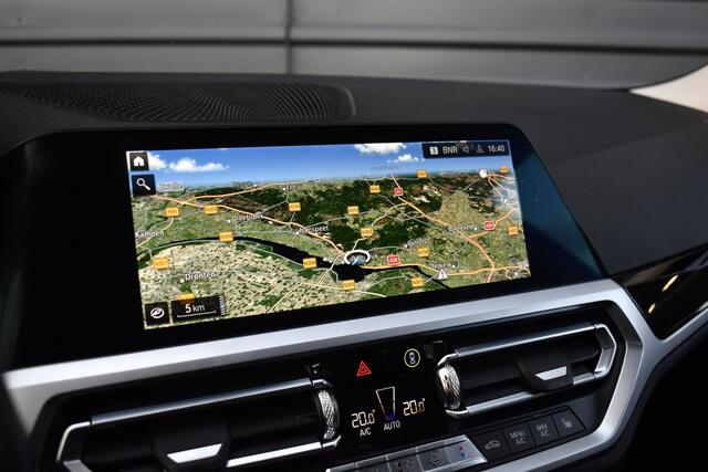 BMW 3-SERIE 330e High Executive Shadow Line | ACC | 19'' M Wielen | Stuur + Stoelverwarming | CarPlay | Live Cockpit Pro |