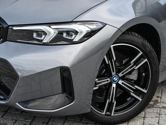 BMW 3-SERIE 330e | M-SPORT | SPORT SEATS | AMBIANCE INTERIEUR | ACTIVE CRUISE | DAB+ | HIFI SOUND | SHADOW-LINE | TREKHAAK | STUURVERWARMING