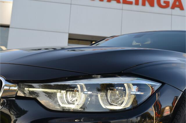 BMW 3-SERIE Touring 318i M Pakket Vol Leer St.verw. Elek. Achterklep Zwarte Raamlijsten Led Koplamp.