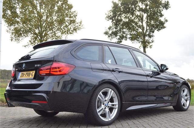 BMW 3-SERIE Touring 318i M Pakket Vol Leer St.verw. Elek. Achterklep Zwarte Raamlijsten Led Koplamp.