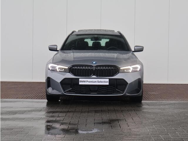BMW 3-SERIE Touring 320e M Sportpakket/ Elektrische Trekhaak/ Panoramadak/ Stoelverwarming/ Active Cruise Control/ Sportstoelen