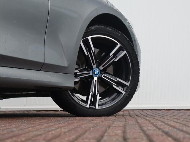 BMW 3-SERIE Touring 320e M Sportpakket/ Elektrische Trekhaak/ Panoramadak/ Stoelverwarming/ Active Cruise Control/ Sportstoelen