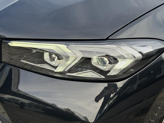 BMW 3-SERIE Touring 318i M Sport Pano-Dak | Trekhaak | Leer | Stoelverw. |