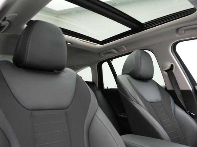 BMW 3-SERIE Touring 330e xDrive Sportline Plug In Hybrid 292pk Dealer O.H PHEV | Laser LED | Panodak | Adaptive Cruise | Camera | Lederen Sportstoelen Verwarmd | Apple Carplay | Keyless | Virtual | Navigatie | DAB | 18"L.M |
