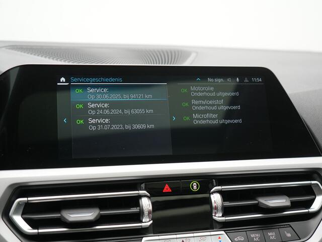 BMW 3-SERIE Touring 330e xDrive Sportline Plug In Hybrid 292pk Dealer O.H PHEV | Laser LED | Panodak | Adaptive Cruise | Camera | Lederen Sportstoelen Verwarmd | Apple Carplay | Keyless | Virtual | Navigatie | DAB | 18"L.M |