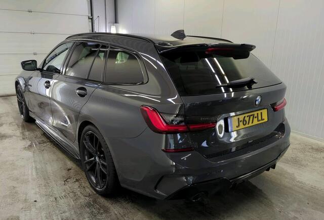 BMW 3-SERIE Touring 318i Executive Edition | M-Pakket | Panoramadak | NL-Auto