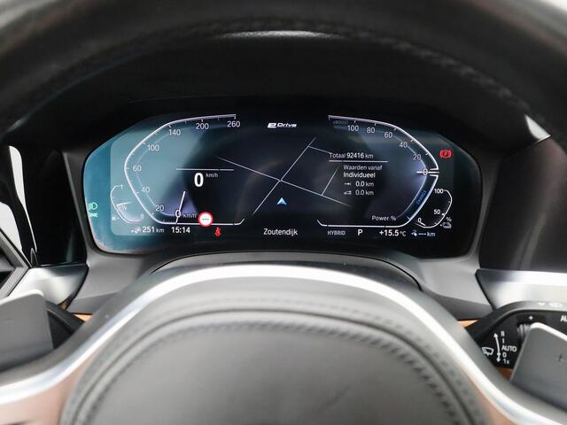 BMW 3-SERIE Touring 330e Touring M-Sport | PANO | CAMERA | KEYLESS | STOEL- EN STUURVERW. | TREKHAAK