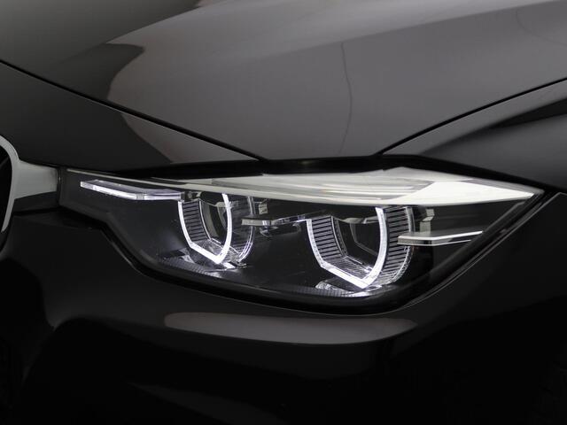 BMW 3-SERIE Touring 318i M Sportpakket | Lederen Sportstoelen | PDC | 18"