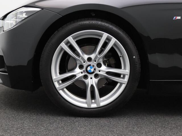 BMW 3-SERIE Touring 318i M Sportpakket | Lederen Sportstoelen | PDC | 18"