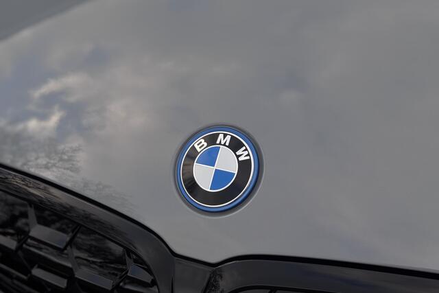 BMW 3-SERIE Touring 330e M-Sport | 19,5kWh | Panodak | Head-up | Memory | Trekhaak | 360° Camera | Fabrieksgarantie