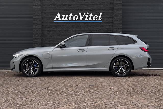 BMW 3-SERIE Touring 330e M-Sport | 19,5kWh | Panodak | Head-up | Memory | Trekhaak | 360° Camera | Fabrieksgarantie