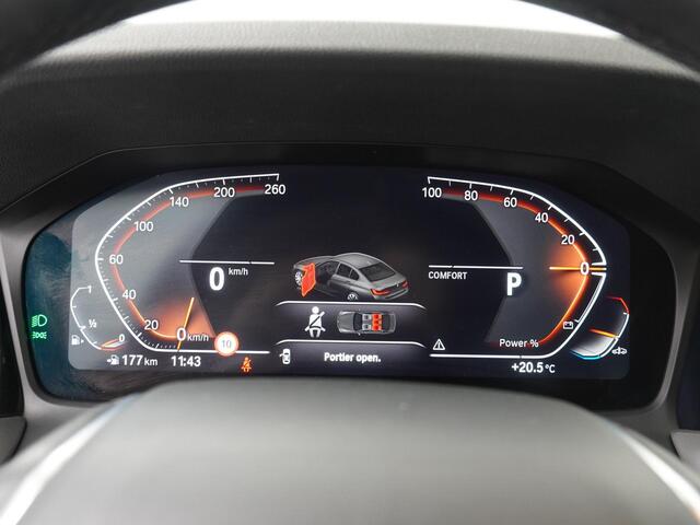 BMW 3-SERIE 318i Executive Edition Sportstoelen | Getint Glas | Stoelverwarming