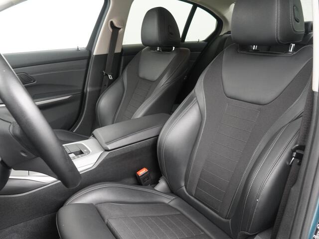 BMW 3-SERIE 318i Executive Edition Sportstoelen | Getint Glas | Stoelverwarming