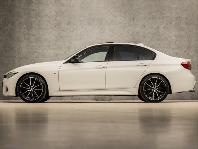 BMW 3-SERIE 320i M Sport High Executive 184Pk Automaat (SCHUIFDAK, M PAKKET, GROOT NAVI, DEALER ONDERHOUDEN, HEAD-UP DISPLAY, LEDER, STOELVERWARMING, SPORT AUTOMAAT, GROOTLICHTASSISTENT, NIEUWSTAAT)