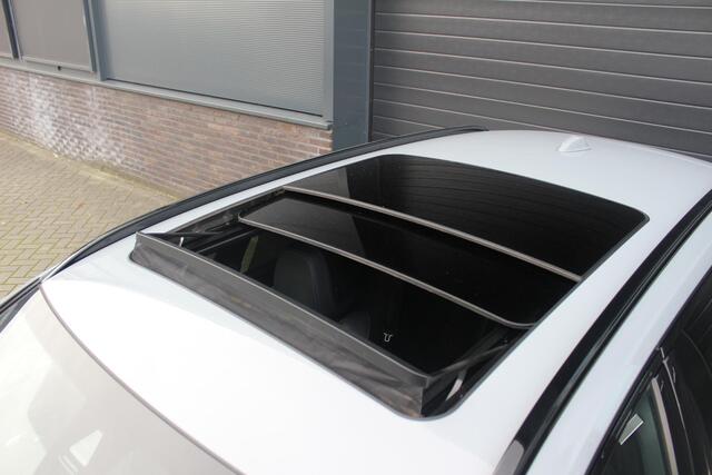 BMW 3-SERIE Touring 330e xDrive M Sport | Panorama Dak | HUD | Elektrisch Verstelbare Voorstoel