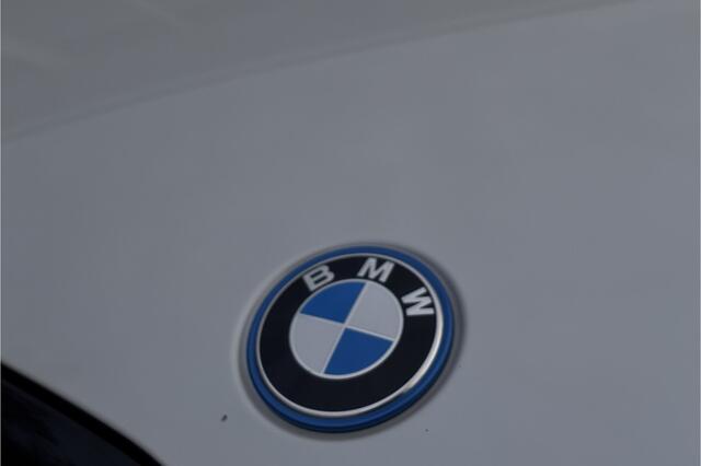 BMW 3-SERIE Touring 330e M-Sport Pro | 19,5kWh | Panodak | Head-up | Memory | Trekhaak | 360° Camera | Fabrieksgarantie