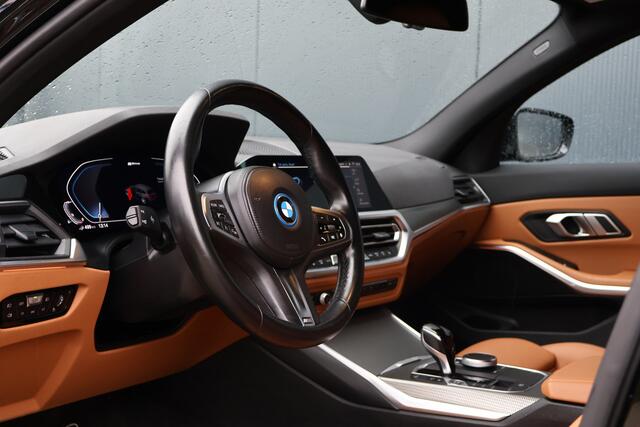 BMW 3-SERIE Touring 320e M-Sport High Executive | Shadow Line | Stoelverwarming | Leer | Carplay | Dealer Onderhouden | M-pakket