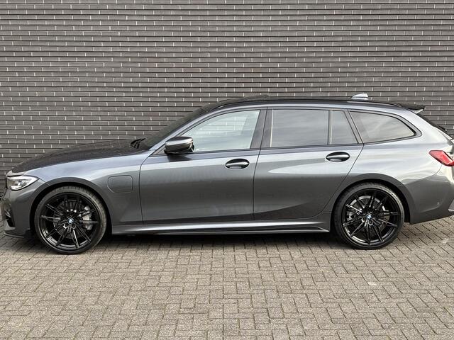 BMW 3-SERIE Touring 330e M Sport / Panodak / Alcantara / Laser licht / 20"