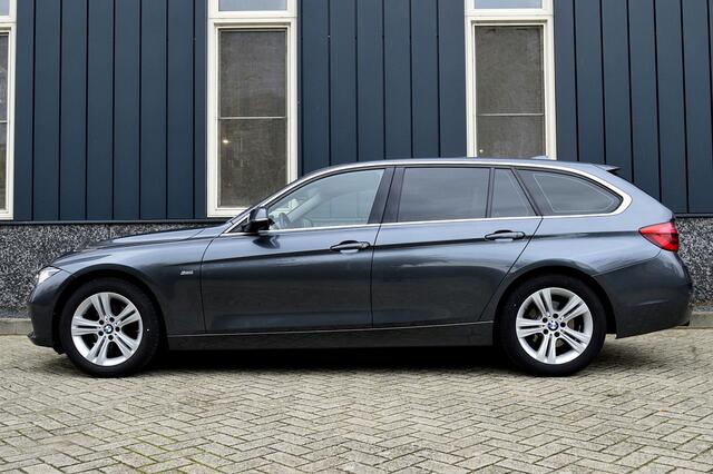 BMW 3-SERIE Touring 320i Sport-Line Rijklaarprijs-Garantie Trekhaak Leder Navigatie Airco Sport Interieur