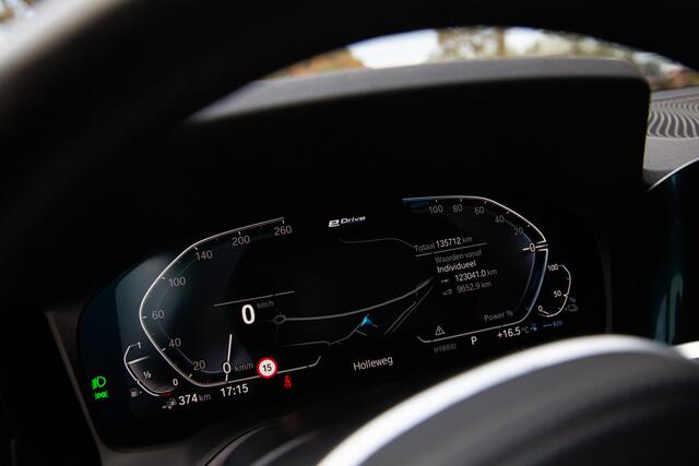 BMW 3-SERIE Touring 330e High Executive M-Sport , Adap. cruise, Trekhaak, Stoel/stuurverwarming,