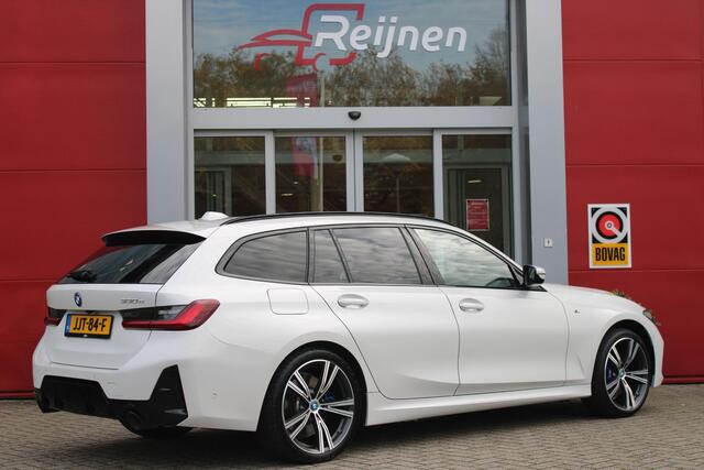 BMW 3-SERIE Touring 330e 292PK M-SPORT | M-SPORT PRO-PAKKET | M-SPORT REMMEN UITGEVOERD IN DONKERBLAUW MET M LOGO | BMW LIVE COCKPIT PROFESSIONAL | CURVED DISPLAY |DRIVING ASSISTANT INCL. HEAD-UP DISPLAY | PANORAMISCH SCHUIF/KANTEL DAK | PARKING ASSIST INCL. ACHTERUI
