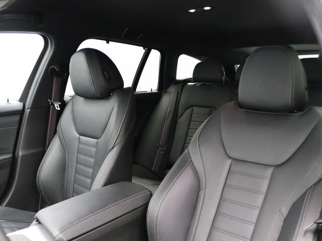 BMW 3-SERIE Touring 318i High Executive | M Sport Plus Pack | Parking Pack | Audio Media Pack | Stuurwielrand Verwarmd | Head-Up Display | DAB | HiFi | 19''