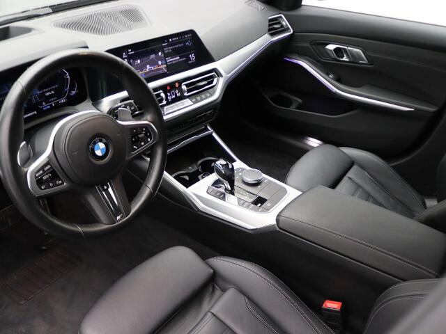 BMW 3-SERIE Touring 318i High Executive | M Sport Plus Pack | Parking Pack | Audio Media Pack | Stuurwielrand Verwarmd | Head-Up Display | DAB | HiFi | 19''