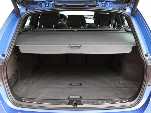 BMW 3-SERIE Touring 318i M Sport | Pano | Cruise Control | LED!