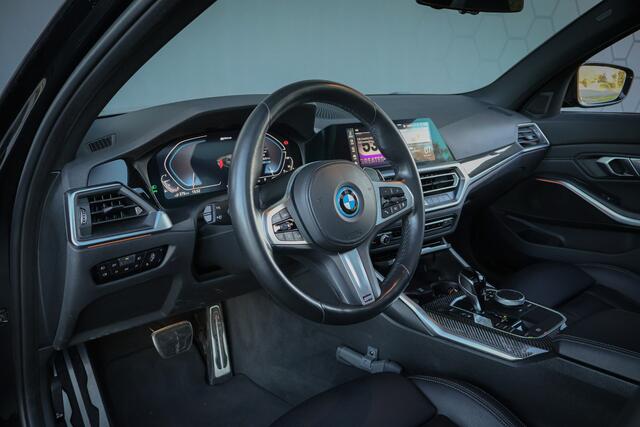 BMW 3-SERIE Touring 330e Business Edition Plus | STOELVERWARMING | CRUISE CONTROL | ACHTERUITRIJCAMERA | APPLE CARPLAY | SFEERVERLICHTING | ORIGINEEL NEDERLANDS |